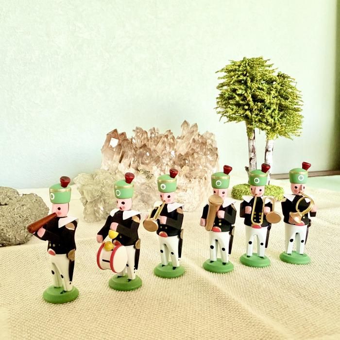 ドイツ　木工品　エルツ ドイツ・エルツの木製おもちゃ専門店「ヴァルト」