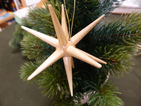 クリスマスオーナメント　金の星,ニキティキ - PLASTIFLORプラスティフロアー社，RS GLOBAL  TRADE社，ドイツデザインのクリスマスツリー，木のおもちゃ CoCoRo |ヨーロッパから木のおもちゃ/吹田市ココロ