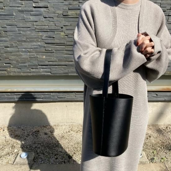 <img class='new_mark_img1' src='https://img.shop-pro.jp/img/new/icons11.gif' style='border:none;display:inline;margin:0px;padding:0px;width:auto;' />RIM.ARKLeather bucket shoulder mini bag