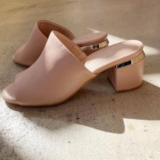<img class='new_mark_img1' src='https://img.shop-pro.jp/img/new/icons21.gif' style='border:none;display:inline;margin:0px;padding:0px;width:auto;' />OUTLETۡMolliniBLUSH LEATHER MULE