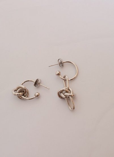<img class='new_mark_img1' src='https://img.shop-pro.jp/img/new/icons47.gif' style='border:none;display:inline;margin:0px;padding:0px;width:auto;' />「JUSTINE CLENQUET」Daria earrings