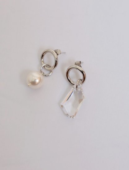 <img class='new_mark_img1' src='https://img.shop-pro.jp/img/new/icons47.gif' style='border:none;display:inline;margin:0px;padding:0px;width:auto;' />「JUSTINE CLENQUET」Laura earrings