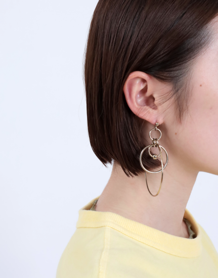 <img class='new_mark_img1' src='https://img.shop-pro.jp/img/new/icons47.gif' style='border:none;display:inline;margin:0px;padding:0px;width:auto;' />「JUSTINE CLENQUET」Mary gold earrings