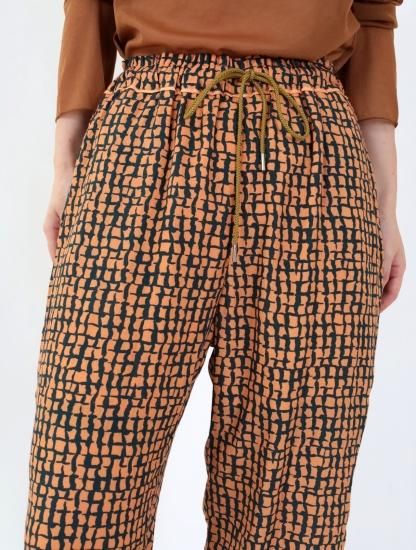 <img class='new_mark_img1' src='https://img.shop-pro.jp/img/new/icons11.gif' style='border:none;display:inline;margin:0px;padding:0px;width:auto;' />sara mallikaCRAZEY PATTERN PRT PANTS