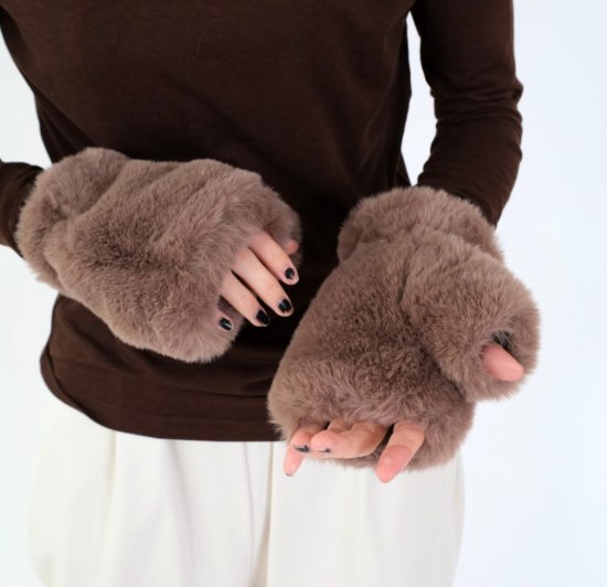 <img class='new_mark_img1' src='https://img.shop-pro.jp/img/new/icons21.gif' style='border:none;display:inline;margin:0px;padding:0px;width:auto;' />40%OFF 「jakke」FAUX FUR FINGERLESS GLOVES