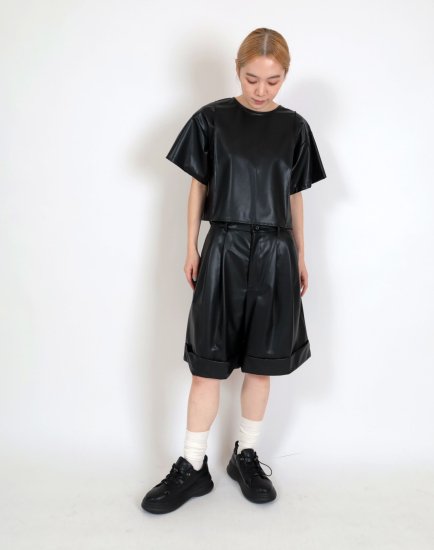 <img class='new_mark_img1' src='https://img.shop-pro.jp/img/new/icons11.gif' style='border:none;display:inline;margin:0px;padding:0px;width:auto;' />2023SPRING 「rito structure」 Eco Leather Top
