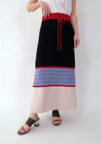 <img class='new_mark_img1' src='https://img.shop-pro.jp/img/new/icons47.gif' style='border:none;display:inline;margin:0px;padding:0px;width:auto;' />EN'DAY Blocking knit skirt