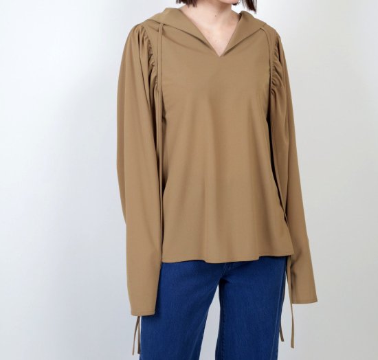 <img class='new_mark_img1' src='https://img.shop-pro.jp/img/new/icons11.gif' style='border:none;display:inline;margin:0px;padding:0px;width:auto;' />2024 KAYLE CUPRRO TAPE BLOUSE