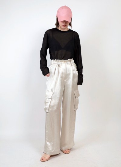 <img class='new_mark_img1' src='https://img.shop-pro.jp/img/new/icons11.gif' style='border:none;display:inline;margin:0px;padding:0px;width:auto;' />2024 IIROT Havey satin trousers