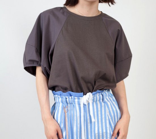 <img class='new_mark_img1' src='https://img.shop-pro.jp/img/new/icons47.gif' style='border:none;display:inline;margin:0px;padding:0px;width:auto;' />2024 CLOCHE lantern sleeve TEE
