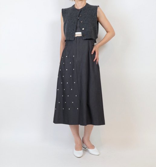 <img class='new_mark_img1' src='https://img.shop-pro.jp/img/new/icons47.gif' style='border:none;display:inline;margin:0px;padding:0px;width:auto;' />2024  1 Pearl dot Suspender Skirt