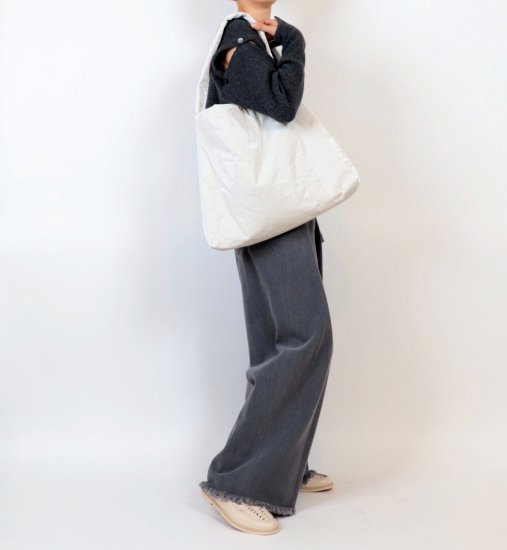 <img class='new_mark_img1' src='https://img.shop-pro.jp/img/new/icons11.gif' style='border:none;display:inline;margin:0px;padding:0px;width:auto;' />2024ACOC PADDED LARGE SHOPPER BAG