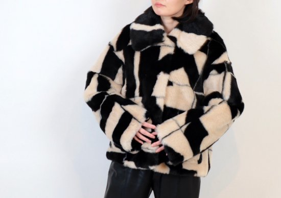 <img class='new_mark_img1' src='https://img.shop-pro.jp/img/new/icons21.gif' style='border:none;display:inline;margin:0px;padding:0px;width:auto;' />20%OFF jakke TRACI COAT MONOCHROME TILE