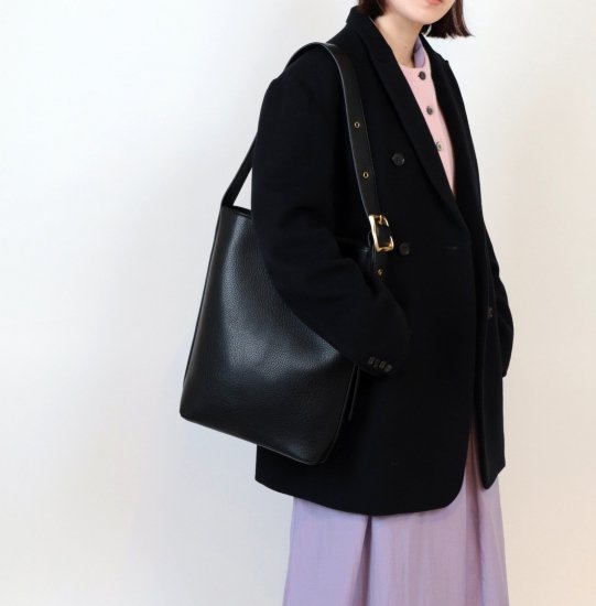 <img class='new_mark_img1' src='https://img.shop-pro.jp/img/new/icons11.gif' style='border:none;display:inline;margin:0px;padding:0px;width:auto;' />2025 BRIE LEON EVERYDAY BUCKET BAG