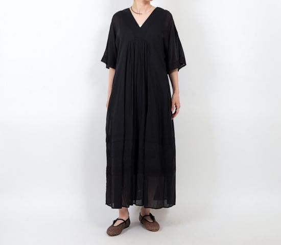 <img class='new_mark_img1' src='https://img.shop-pro.jp/img/new/icons11.gif' style='border:none;display:inline;margin:0px;padding:0px;width:auto;' /> sara mallikaCotton Voile Lace & Pin Tuck Dress