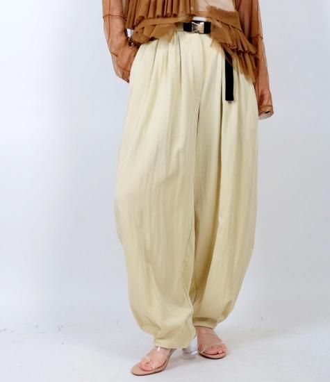 <img class='new_mark_img1' src='https://img.shop-pro.jp/img/new/icons47.gif' style='border:none;display:inline;margin:0px;padding:0px;width:auto;' />  1 Cocoon  silhouette pants