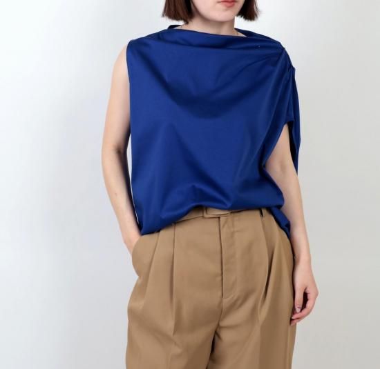 <img class='new_mark_img1' src='https://img.shop-pro.jp/img/new/icons11.gif' style='border:none;display:inline;margin:0px;padding:0px;width:auto;' />2025 IIROT Asymmetry Sleeve Top