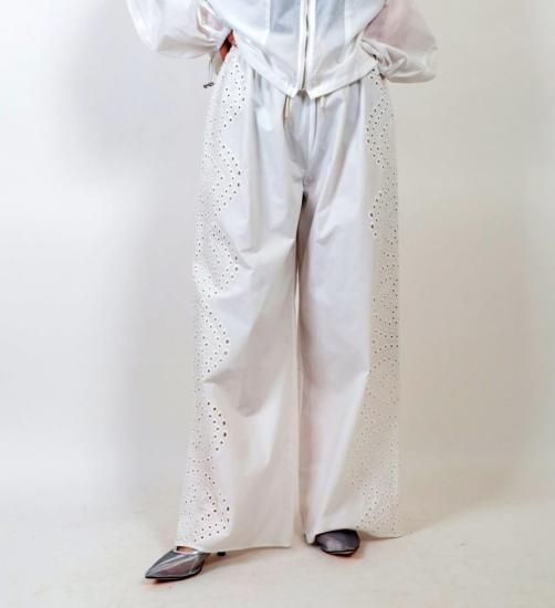 <img class='new_mark_img1' src='https://img.shop-pro.jp/img/new/icons11.gif' style='border:none;display:inline;margin:0px;padding:0px;width:auto;' />CLOCHE side lace pants