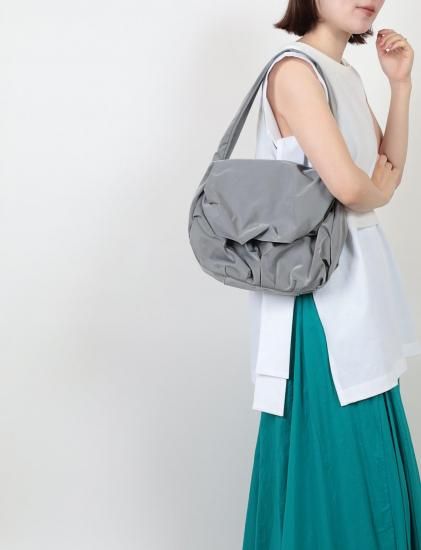 <img class='new_mark_img1' src='https://img.shop-pro.jp/img/new/icons11.gif' style='border:none;display:inline;margin:0px;padding:0px;width:auto;' />ACOCBlooming Hobo Bag