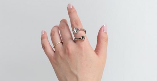 <img class='new_mark_img1' src='https://img.shop-pro.jp/img/new/icons47.gif' style='border:none;display:inline;margin:0px;padding:0px;width:auto;' /> JUSTINE CLENQUET MAISIE RING/PALLADIUM