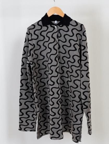 <img class='new_mark_img1' src='https://img.shop-pro.jp/img/new/icons11.gif' style='border:none;display:inline;margin:0px;padding:0px;width:auto;' />2025A CCORDIONSHINY WAVY PATTERN KNIT SHIRT / BLK