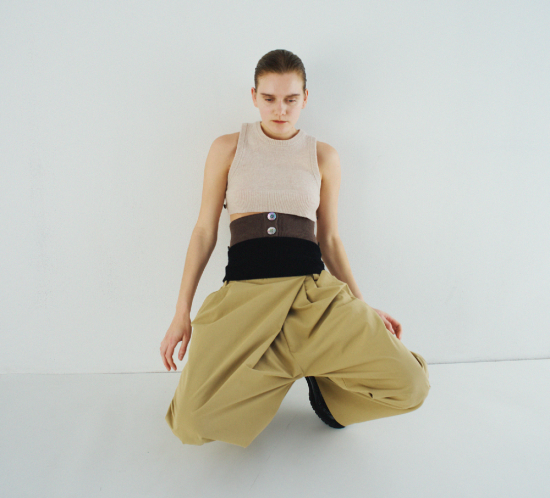 <img class='new_mark_img1' src='https://img.shop-pro.jp/img/new/icons11.gif' style='border:none;display:inline;margin:0px;padding:0px;width:auto;' />KAYLE WOOL VEST WAIST WARMER SET