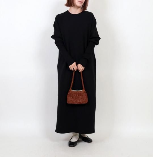 <img class='new_mark_img1' src='https://img.shop-pro.jp/img/new/icons11.gif' style='border:none;display:inline;margin:0px;padding:0px;width:auto;' />CLOCHE long rib double knit OP / BLK
