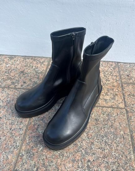 <img class='new_mark_img1' src='https://img.shop-pro.jp/img/new/icons11.gif' style='border:none;display:inline;margin:0px;padding:0px;width:auto;' />Mollini Platform Stretch Boots