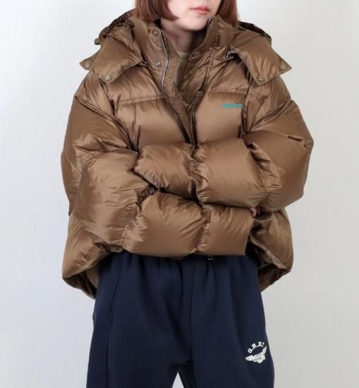 <img class='new_mark_img1' src='https://img.shop-pro.jp/img/new/icons11.gif' style='border:none;display:inline;margin:0px;padding:0px;width:auto;' />2025GREEN BUTTER Duck Down Puffer Jacket / BROWN