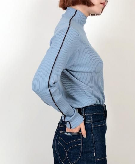 <img class='new_mark_img1' src='https://img.shop-pro.jp/img/new/icons11.gif' style='border:none;display:inline;margin:0px;padding:0px;width:auto;' /> CLOCHE Side Line Ribbed High-Neck Knit