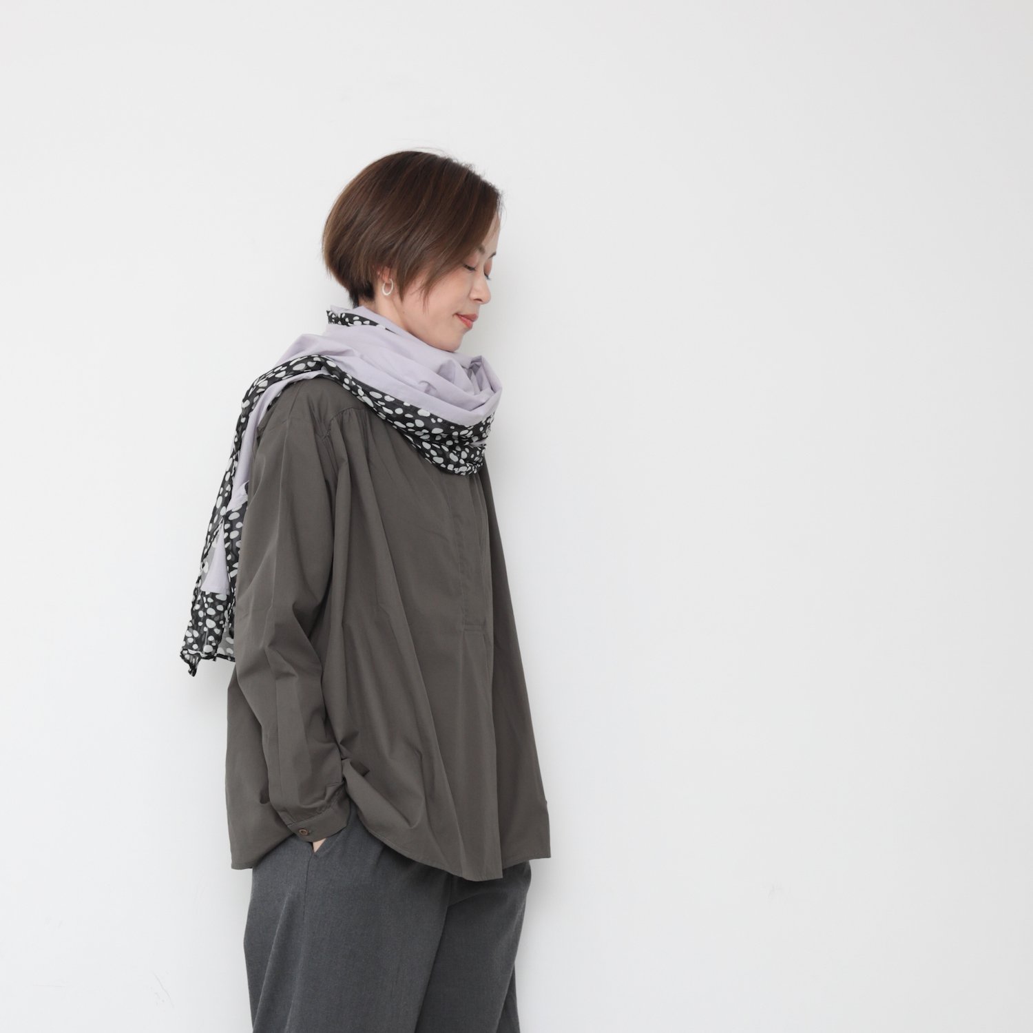 Omake's happy set / Carl shirts charcoal and Frame stole