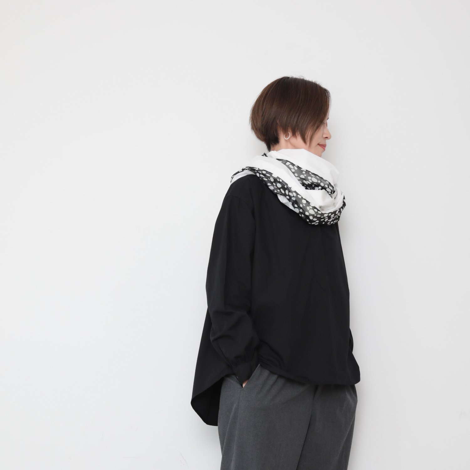 Omake's happy set / Sanada blouse black and Frame stole