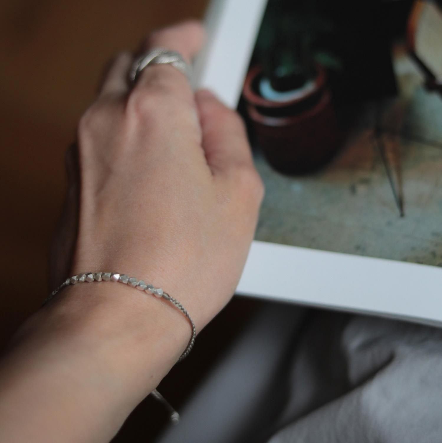 Karen silver bracelet / cut - 紐の色が選べるカレンシルバー