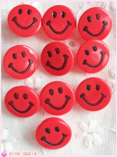 最終現品限り プラスチックスナップボタン １０mmニコちゃん 赤 ボタンの通販 かわいいボタンとパーツ専門店 ぴんくあっぷる