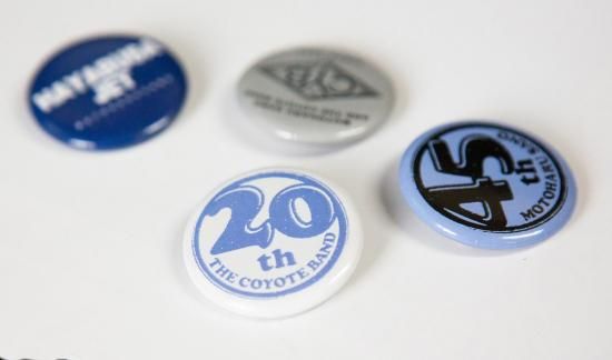 佐野元春45周年アニバーサリー 缶バッジ4個セット - MWS ストア