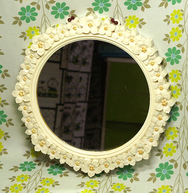 レトロポップ 花柄レリーフ 壁掛けミラー   ＆レトロ雑貨の店