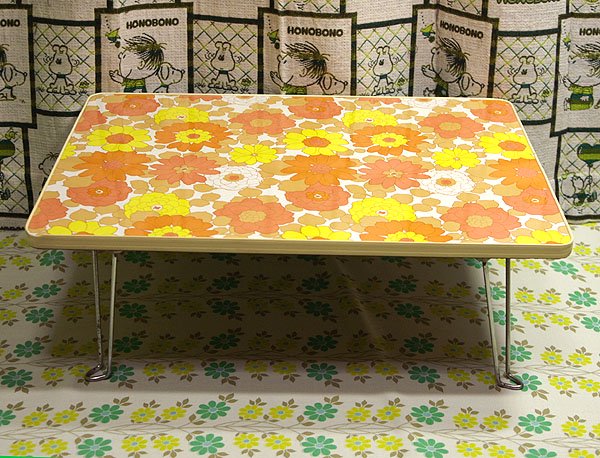レトロポップ オレンジ系花柄 折りたたみテーブル - USA＆レトロ雑貨の