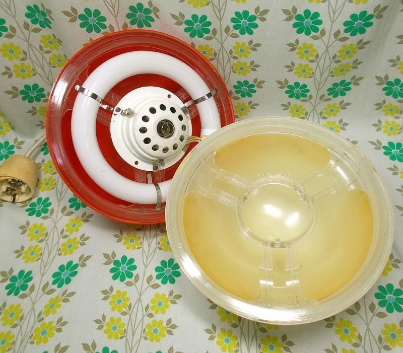 Nath様用 レトロポップ　ホワイトとレッドのセンターテーブル レトロポップ ホワイトとレッドのセンターテーブル