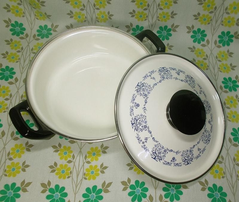 新品　マルビシホーローウェア　ロイヤルブルーオニオン両手鍋　片手鍋　浅鍋　ポット 新品 マルビシホーローウェア ロイヤルブルーオニオン両手鍋