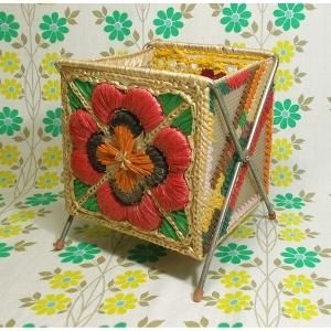 昭和レトロポップ 編みつけ刺繍 花柄 カゴボックス