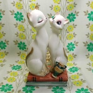 レトロポップ 陶器製 猫のカップルのランプ