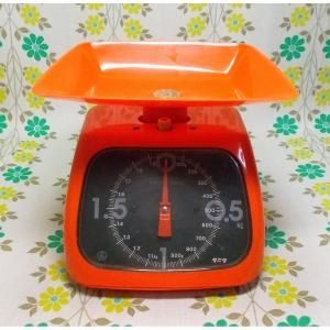 レトロポップ タニタ キッチンスケール 2kg オレンジ 角型