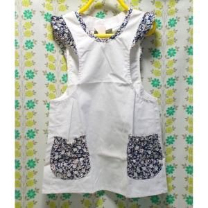 レトロポップ 小花柄 袖フリル エプロン 青