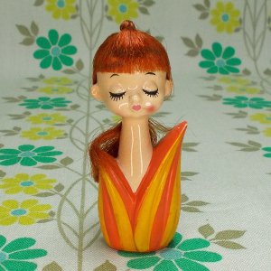 レトロポップ 可愛い女の子の陶器人形 オレンジ