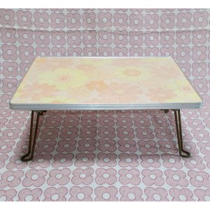 レトロポップ ピンク系花柄 折りたたみテーブル 30×45cm