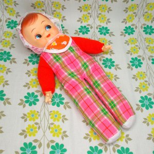 レトロポップ 可愛い赤ちゃんの抱き人形 ピンク