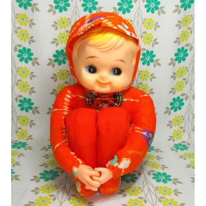 レトロポップ 可愛い赤ちゃんのお座りポーズ人形