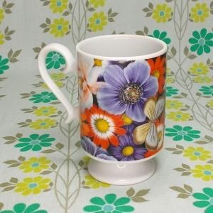 レトロポップ 陶器製 マグカップ 蝶と花柄