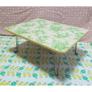 レトロポップ グリーン花柄 折りたたみテーブル 45×60cm