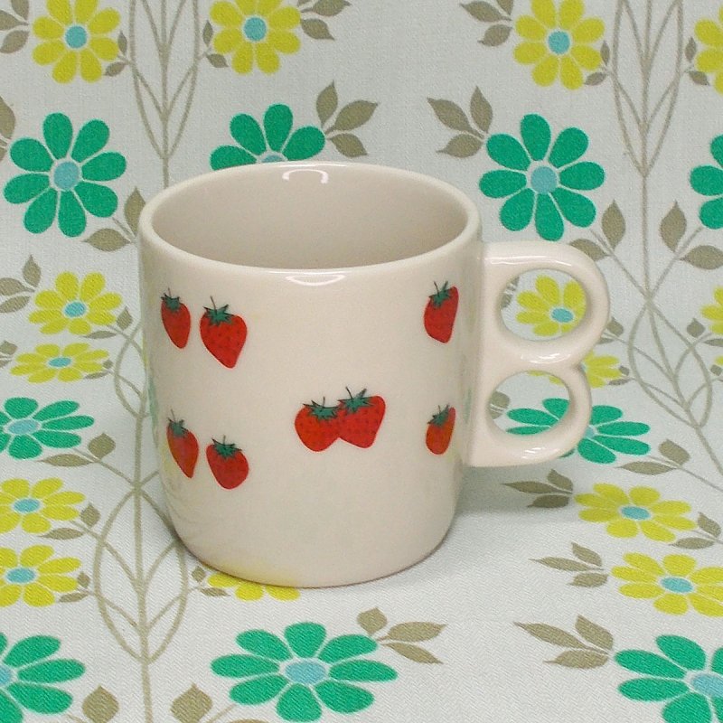 レトロポップ 陶器製 イチゴ柄 マグカップ - USA＆レトロ雑貨の店 RERA 